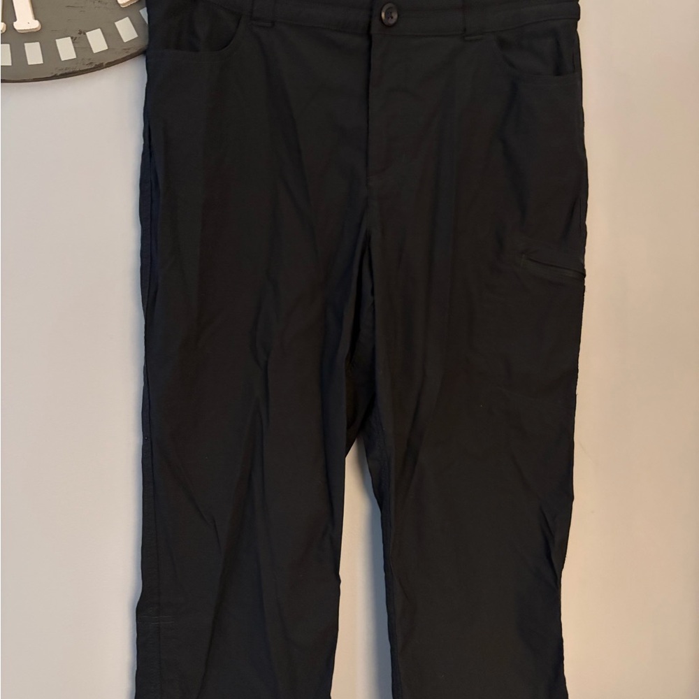 Eddie Bauer Black Women's tech active Capris with Utility Pocket